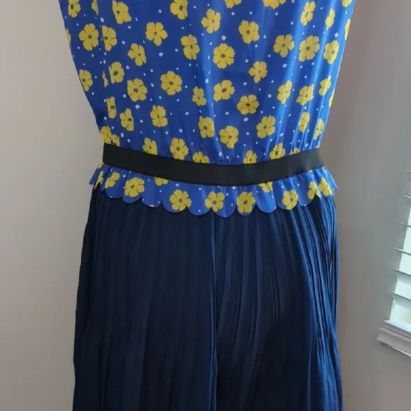 Chic Blue Floral Dress with Yellow Accents - Picture 7 of 12